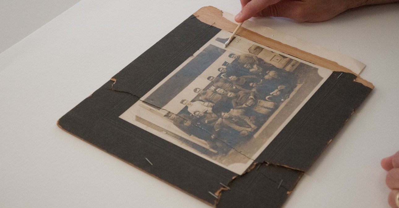 CCAHA Photograph Conservator Zach Long began treatment by reducing the object's overall surface dirt using a solution of deionized water and ethanol which he applied with cotton swabs 