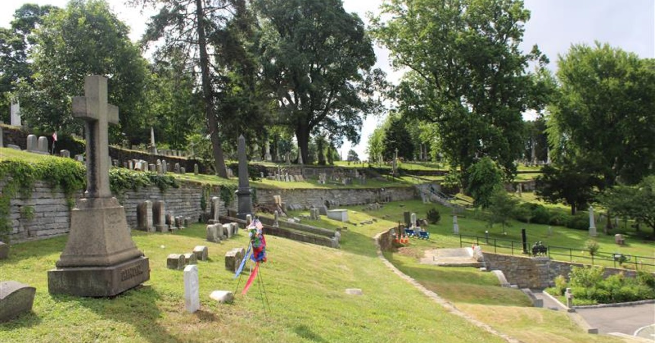 River terrace section of Laurel Hill Cemetery, June 2020